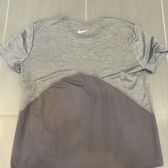 Nike running top - Picture 2 of 2